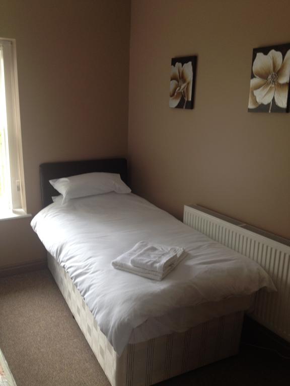 Coach & Horses Bed and Breakfast Tredegar Habitación foto